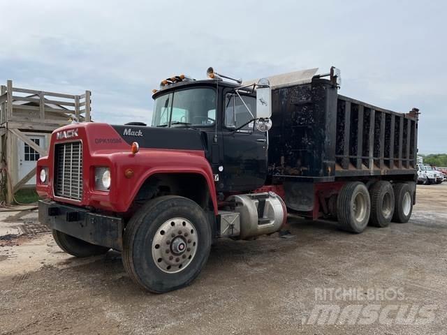 Mack RD690S Dump Trucks