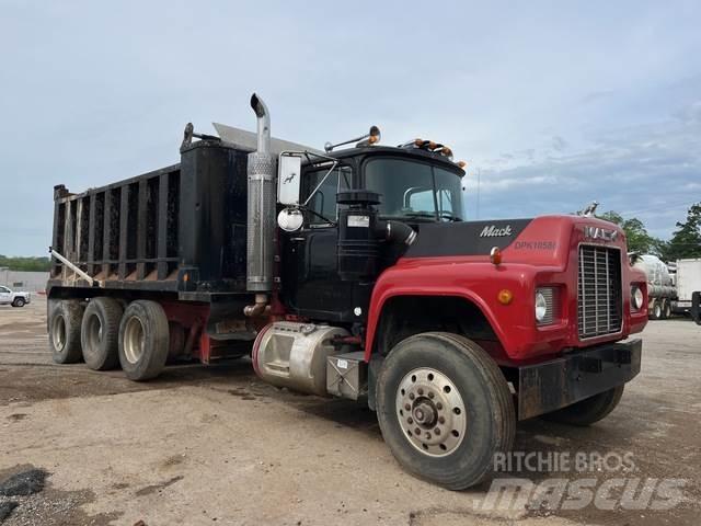 Mack RD690S Dump Trucks