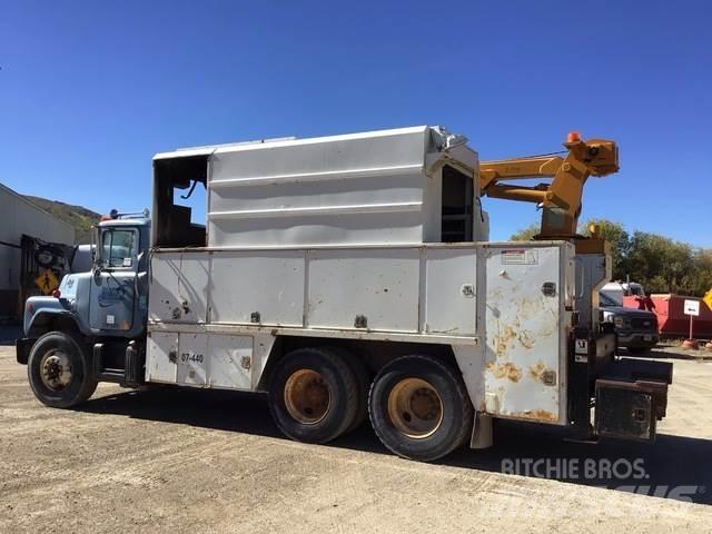 Mack U600 Work Trucks / Municipal