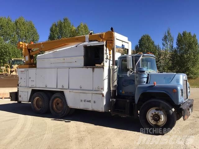 Mack U600 Work Trucks / Municipal