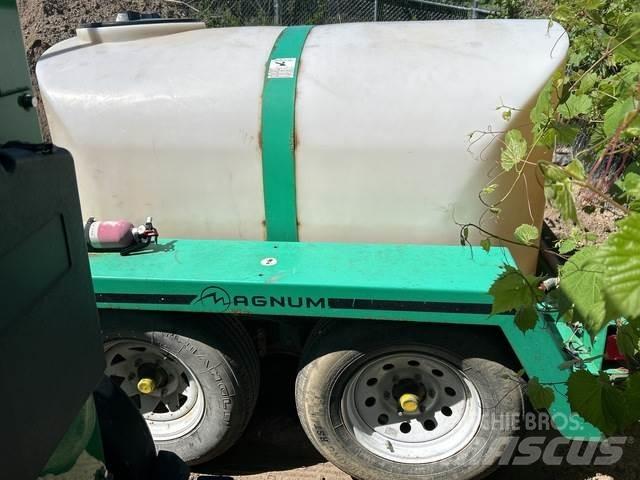 Magnum MWT500 Tank Trailers