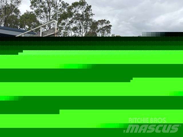 MaxiTrans  Flatbed Trailers