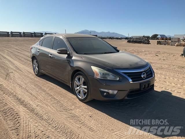 Nissan Altima Automobiles / SUVS