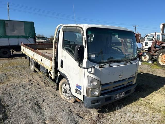 Nissan Atlas Flatbed Trucks