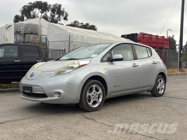 Nissan Leaf Automobiles / SUVS