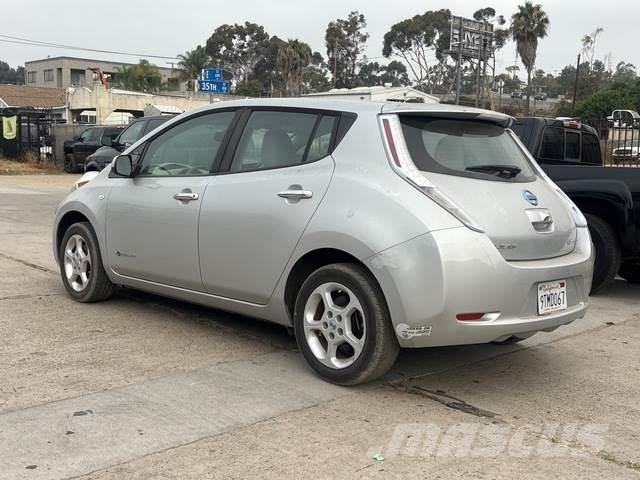 Nissan Leaf Automobiles / SUVS