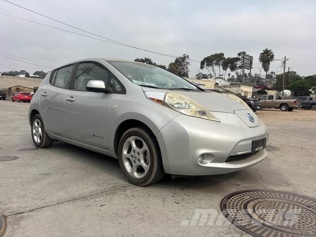 Nissan Leaf Automobiles / SUVS