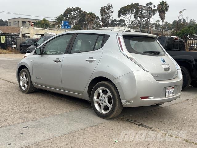 Nissan Leaf Automobiles / SUVS