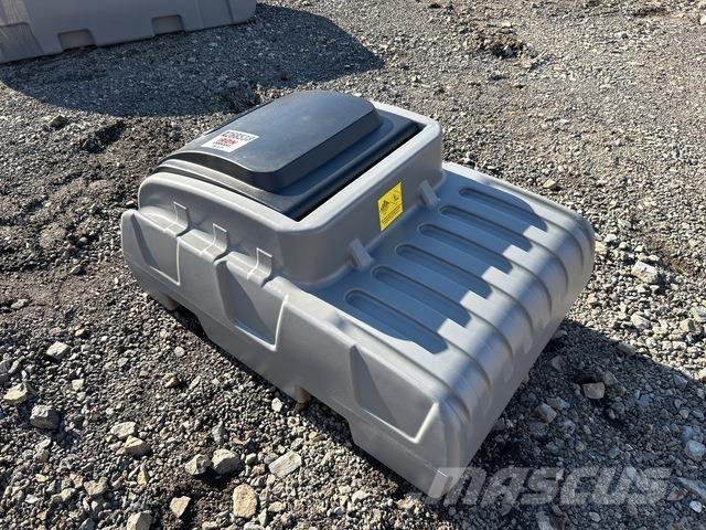  Olsen DD200 Fuel and additive tanks