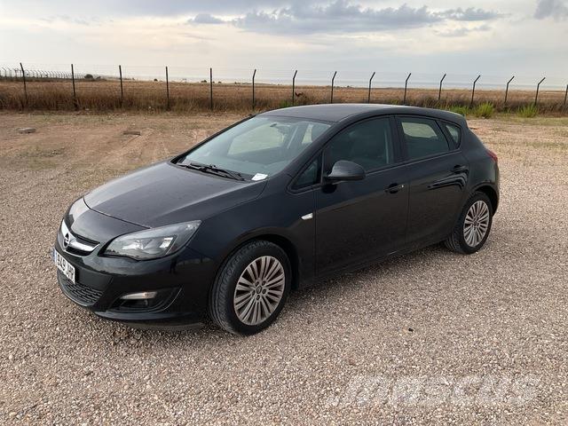 Opel Astra Automobiles / SUVS