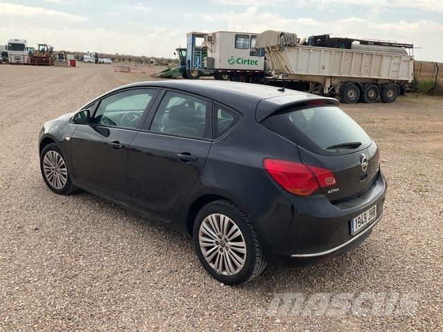 Opel Astra Automobiles / SUVS