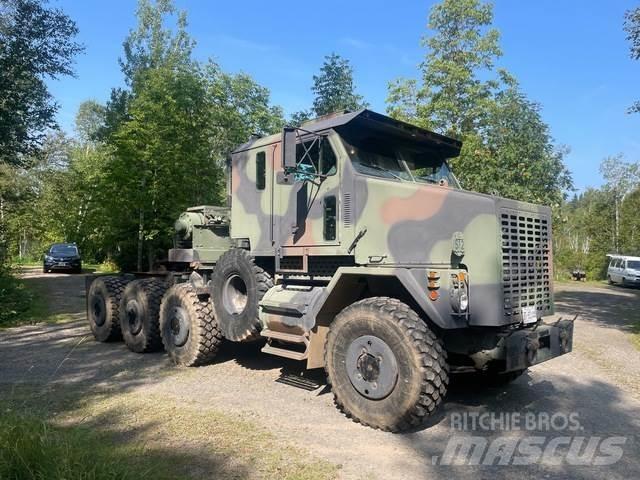 Oshkosh M1070 Conventional Trucks / Tractor Trucks