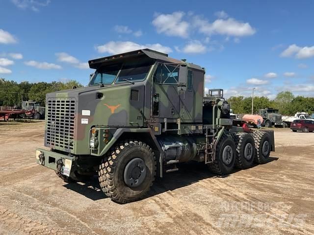 Oshkosh M1070 Tow Trucks / Wreckers