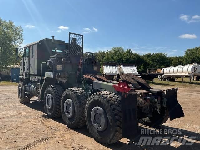 Oshkosh M1070 Tow Trucks / Wreckers