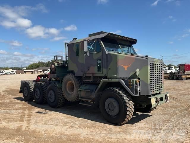 Oshkosh M1070 Tow Trucks / Wreckers
