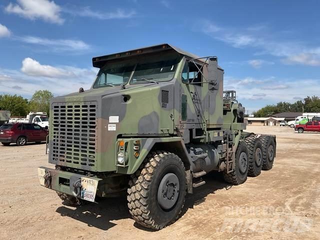 Oshkosh M1070 Tow Trucks / Wreckers
