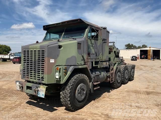 Oshkosh M1070 Tow Trucks / Wreckers