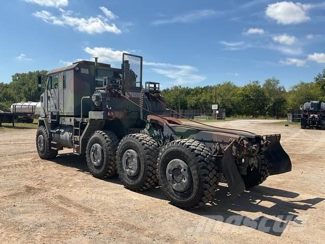 Oshkosh M1070 Tow Trucks / Wreckers