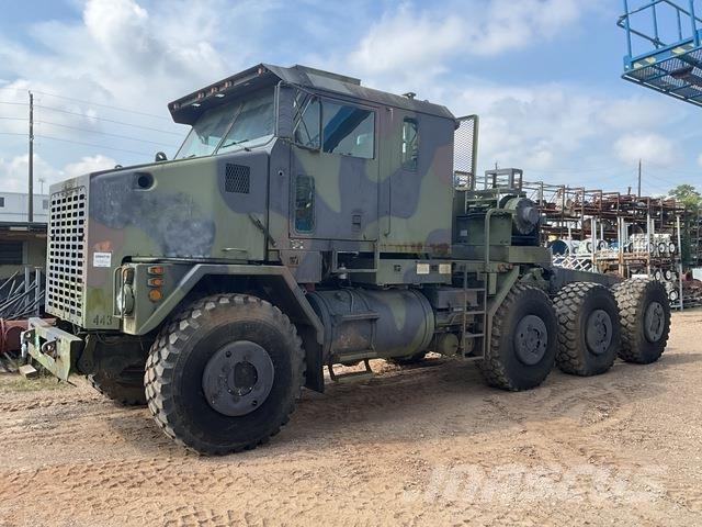 Oshkosh M1070 Tow Trucks / Wreckers