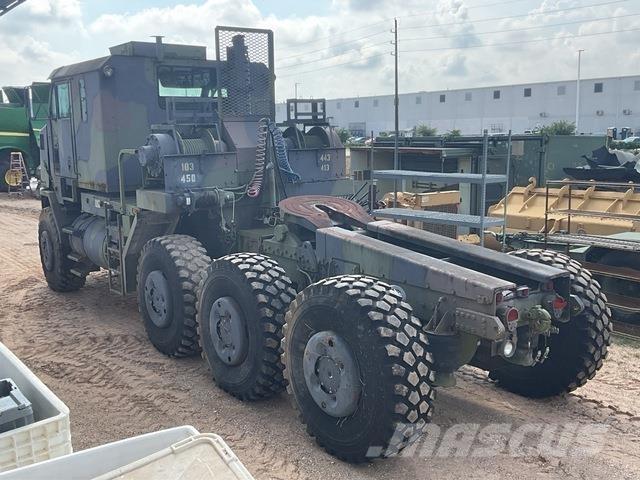Oshkosh M1070 Tow Trucks / Wreckers