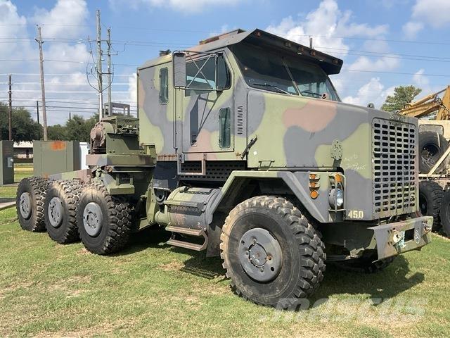 Oshkosh M1070 Tow Trucks / Wreckers
