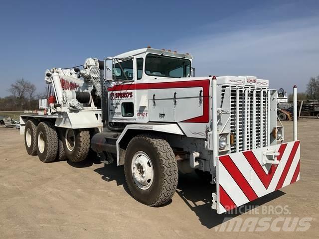 Oshkosh M911 Tow Trucks / Wreckers