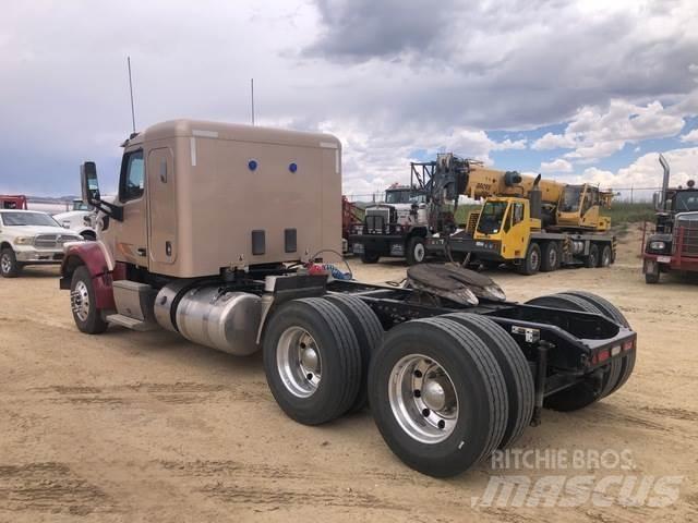 Peterbilt  Conventional Trucks / Tractor Trucks