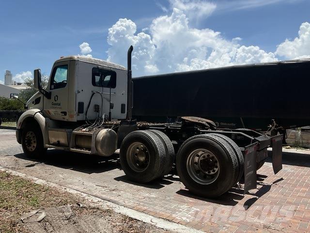 Peterbilt  Conventional Trucks / Tractor Trucks