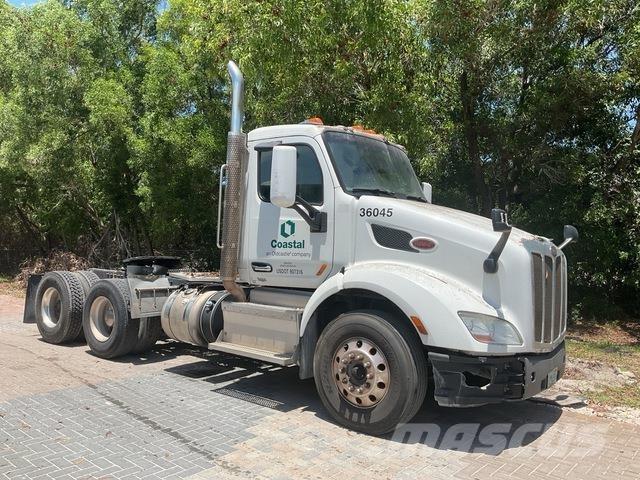 Peterbilt  Conventional Trucks / Tractor Trucks