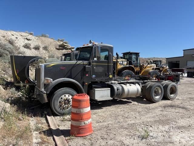 Peterbilt  Conventional Trucks / Tractor Trucks