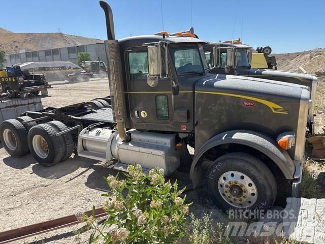 Peterbilt  Conventional Trucks / Tractor Trucks