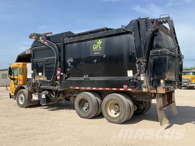 Peterbilt 320 Garbage Trucks / Recycling Trucks