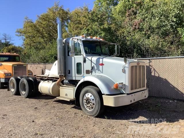 Peterbilt 365 Cabins and interior