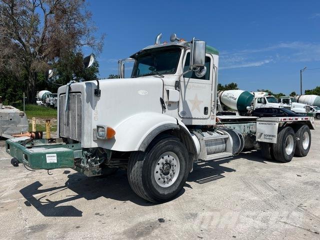Peterbilt 365 Cabins and interior