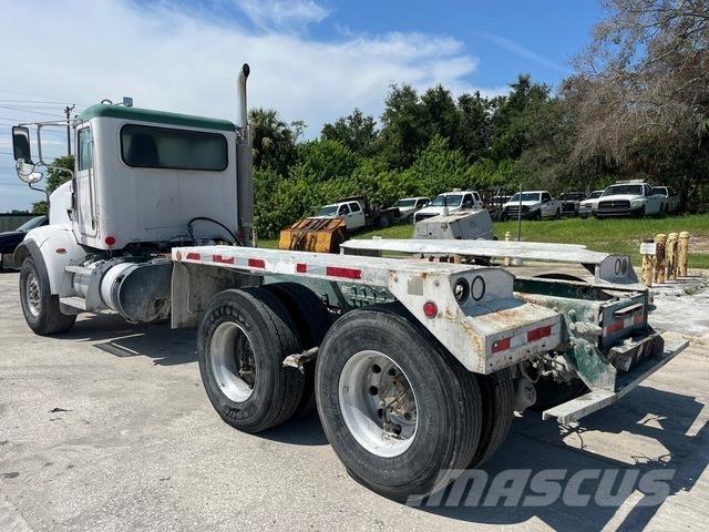 Peterbilt 365 Cabins and interior