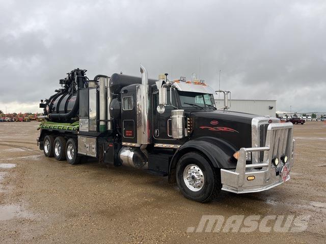 Peterbilt 367 Crawler Excavators