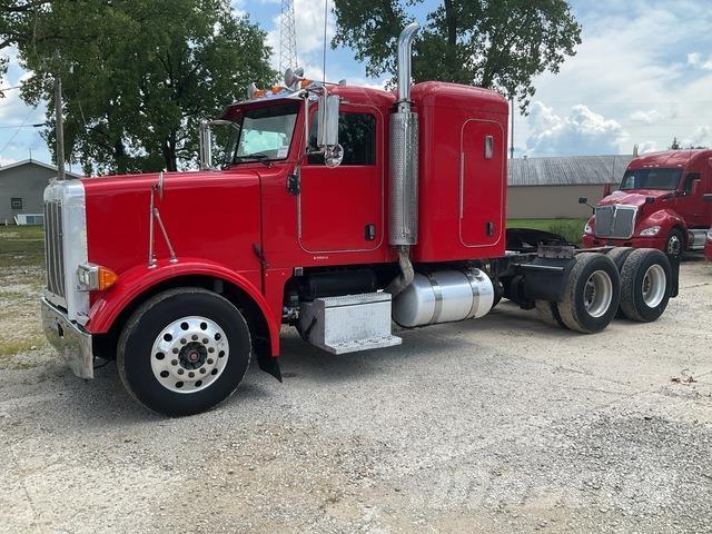 Peterbilt 378 Conventional Trucks / Tractor Trucks