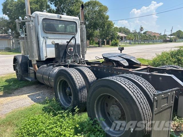 Peterbilt 378 Conventional Trucks / Tractor Trucks