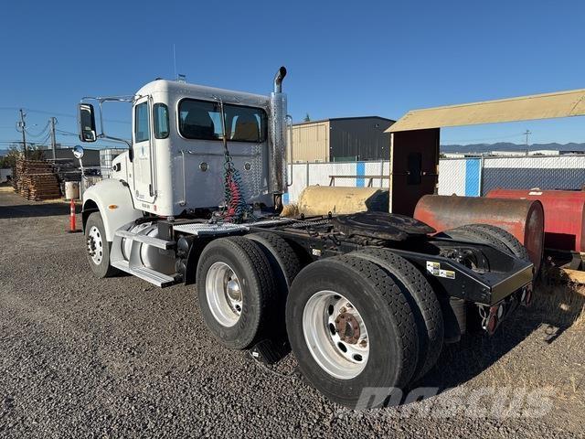 Peterbilt 382 Conventional Trucks / Tractor Trucks