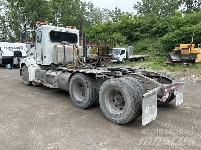 Peterbilt 384 Conventional Trucks / Tractor Trucks