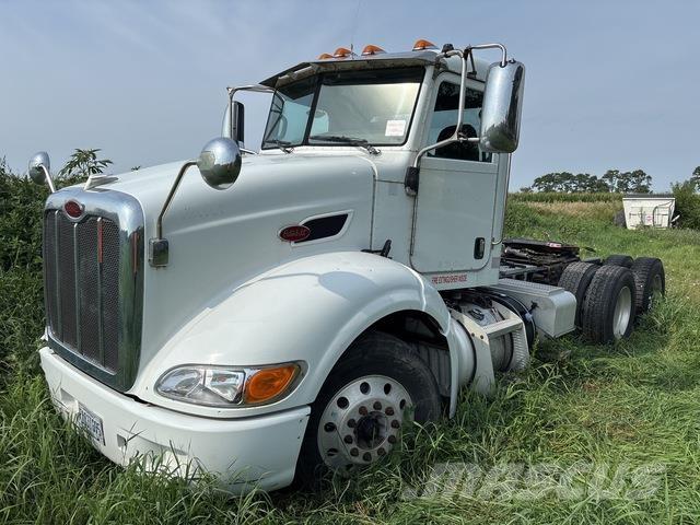 Peterbilt 384 Conventional Trucks / Tractor Trucks