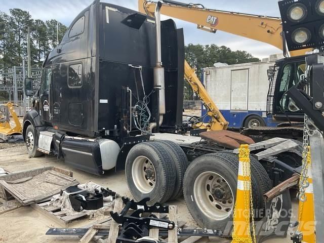Peterbilt 387 Conventional Trucks / Tractor Trucks