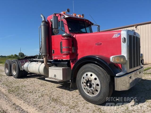 Peterbilt 388 Conventional Trucks / Tractor Trucks