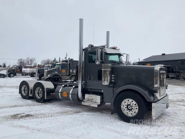 Peterbilt 388 Conventional Trucks / Tractor Trucks