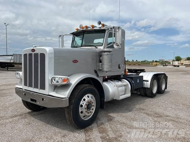 Peterbilt 388 Conventional Trucks / Tractor Trucks