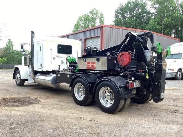 Peterbilt 388 Tow Trucks / Wreckers
