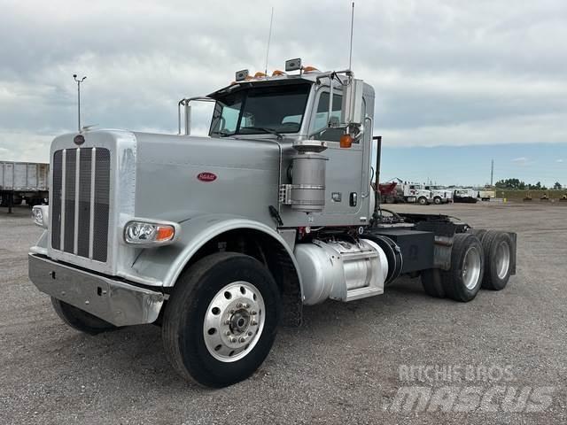 Peterbilt 388 Conventional Trucks / Tractor Trucks