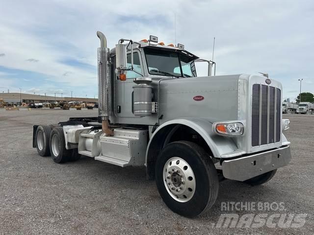 Peterbilt 388 Conventional Trucks / Tractor Trucks