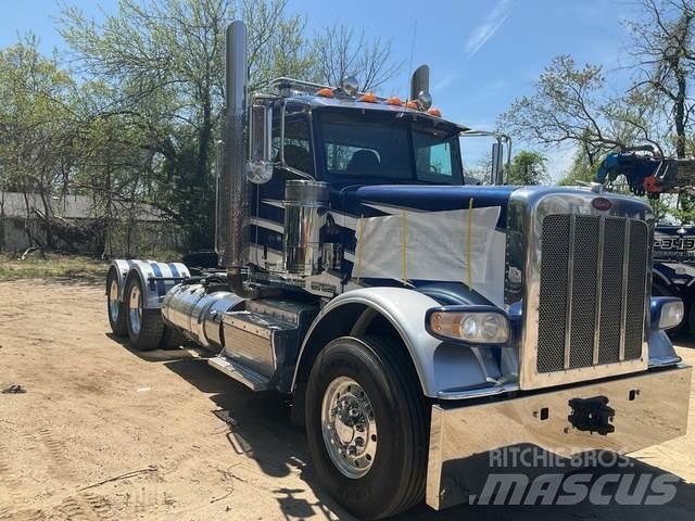 Peterbilt 388 Conventional Trucks / Tractor Trucks
