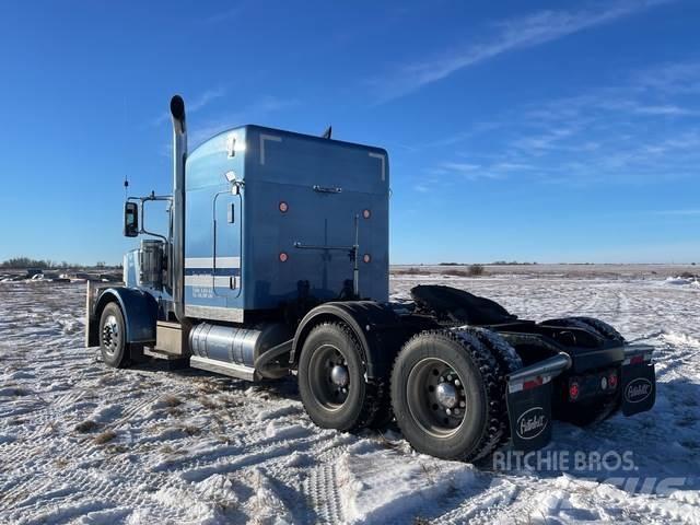 Peterbilt 389 Conventional Trucks / Tractor Trucks